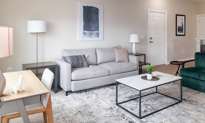 Lewis Center Apartment | Modern Apartment in Prime Location (ID5458)