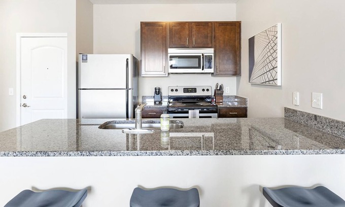 Worthington Apartment | Modern Apartment in Prime Location (ID7866X62)