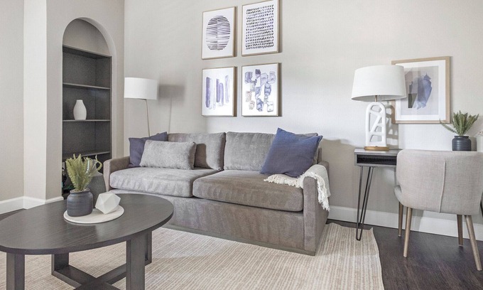 Richmond Apartment | Modern Apartment in Prime Location (ID1220X195)