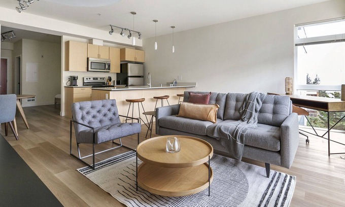 Everett Apartment | Modern Apartment in Prime Location (ID1278X675)