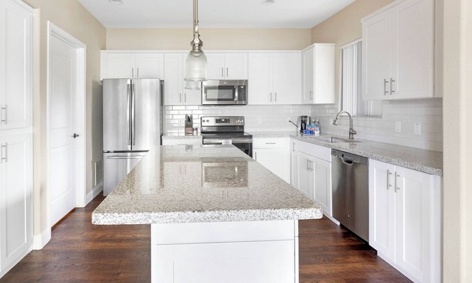 Mesa Apartment | Modern Apartment in Prime Location (ID1249X749)