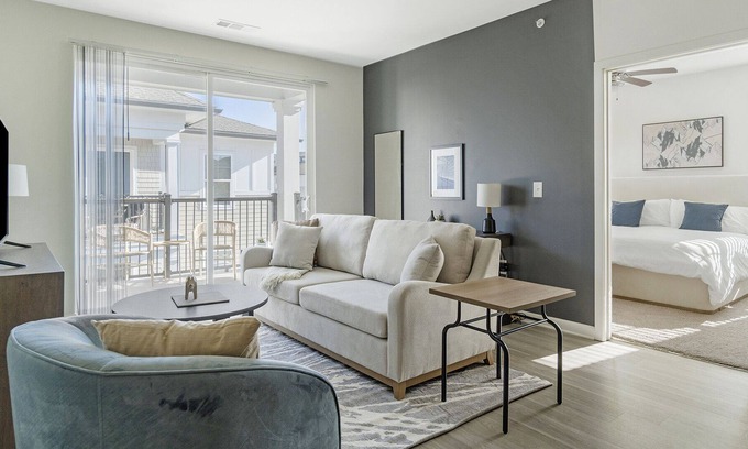 Crabtree Apartment | Modern Apartment in Prime Location (ID1234X658)