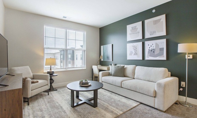 Toledo Apartment | Modern Apartment in Prime Location (ID8147X5)