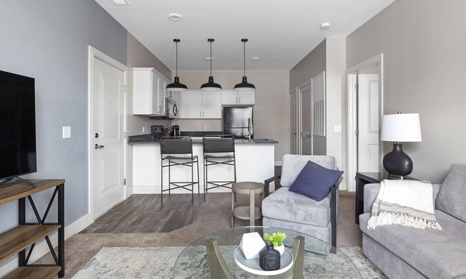 Toledo Apartment | Modern Apartment in Prime Location (ID1358X328)