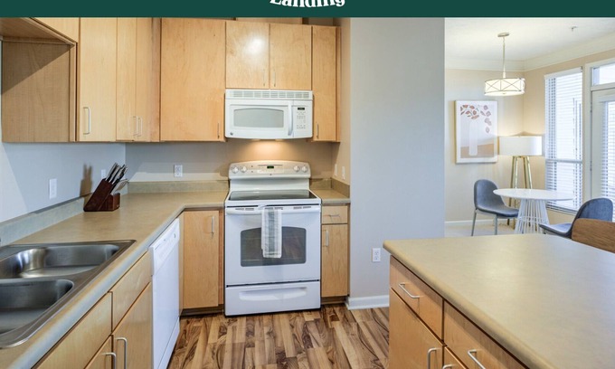 Omaha Apartment | Modern Apartment in Prime Location (ID8708X13)