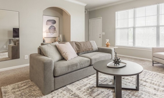 South Tulsa Apartment | Modern Apartment in Prime Location (ID8591X28)