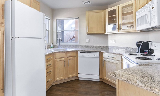 Canada Hills Golf Course Apartment | Modern Apartment in Prime Location (ID7769X09)