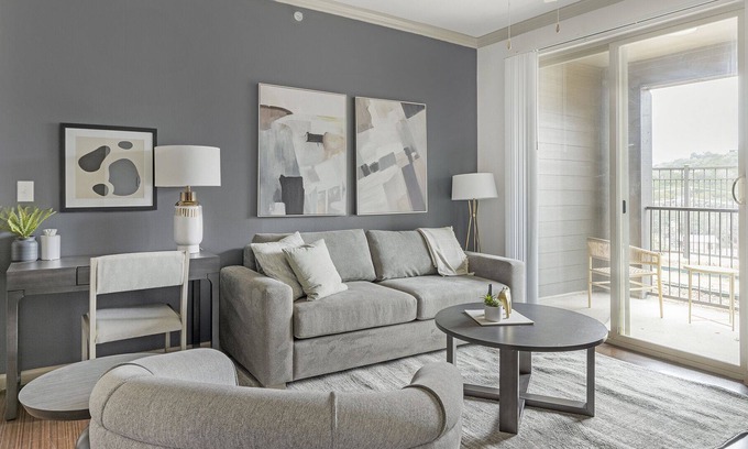 Wetmore Apartment | Modern Apartment in Prime Location (ID9376X25)