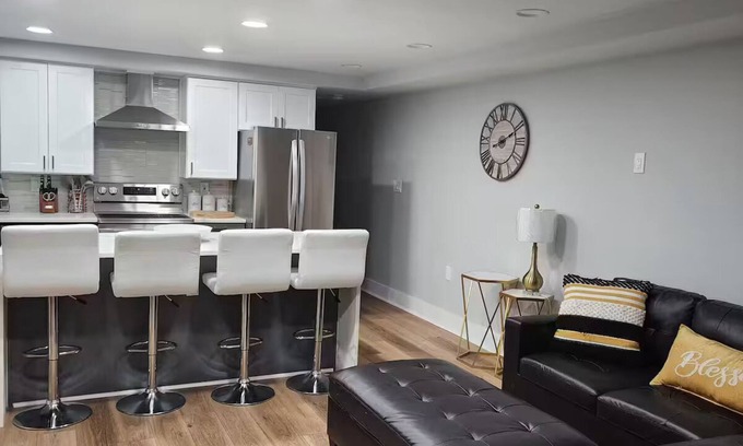 Eckington Apartment | Modern Apartment in Prime NE DC