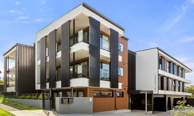 Mangere Bridge Apartment | Modern apartment near the airport