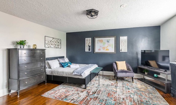 Hamilton Apartment | Modern Apartment on James St South
