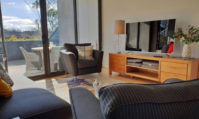 Lyneham Apartment | Modern Apartment - Prime Location with Heated Pool