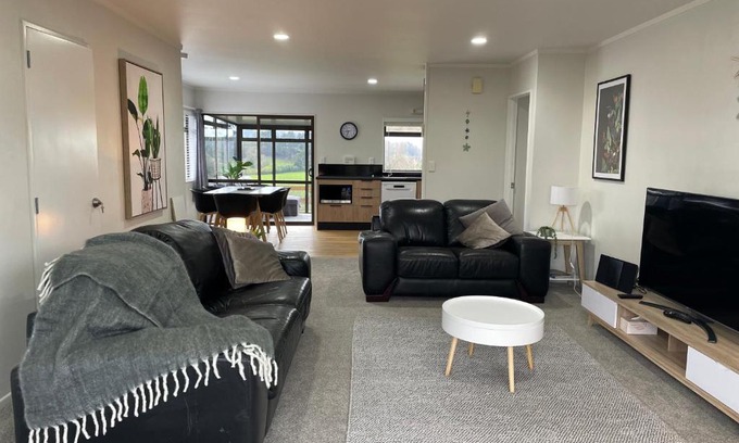 Cambridge Apartment | Modern apartment- rural outlook, central Cambridge