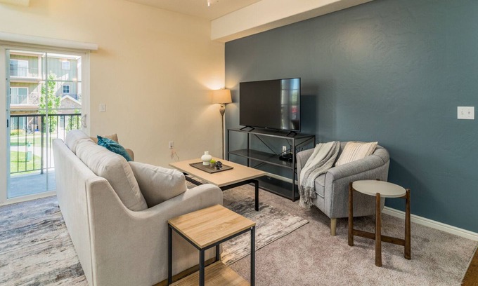 Pleasant Grove Apartment | Modern Apartment in Prime Location (ID5488X40)