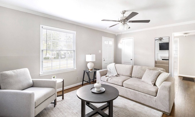 Homewood Apartment | Modern Apartment in Prime Location (ID1266X720)