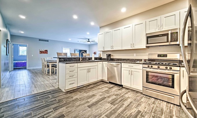 Grass Lake Apartment | Modern Apartment w/Deck: 3 Miles to Grass Lake!