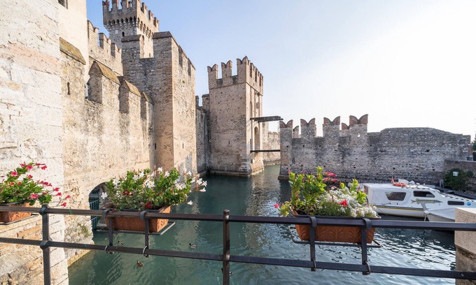 Pozzolengo Apartment | Modern apartment with large pool and garden.
