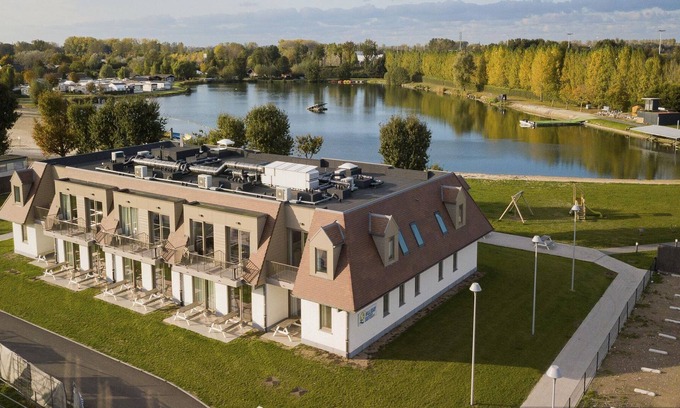 Jabbeke Apartment | Modern apartment with air conditioning, on a resort, near a recreational lake