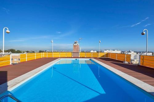 Lumiar Apartment | Modern apartment with garage and pool