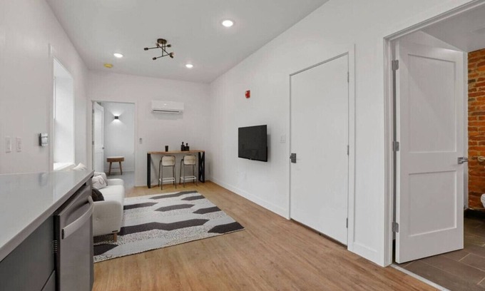 Downtown Columbus Apartment | Modern Apartment with Pool Table! Pet-friendly!