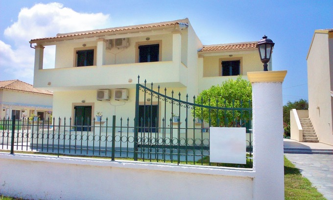 Roda Apartment | Modern Apartments and Studios close to the beach and the resort centre