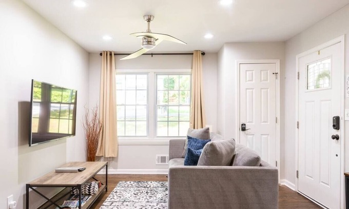 Jefferson Park House | Modern APT 4 Beds Mins to Atlanta Airport & Downtown 🔥
