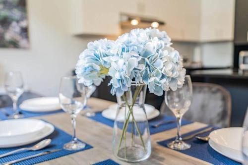 Longueuil Apartment | Modern Apt, Free Parking and Best Family Travel