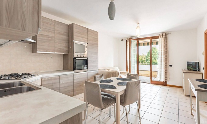 Mestre Apartment | Modern Apt in Mestre W/Terrace near the Station!