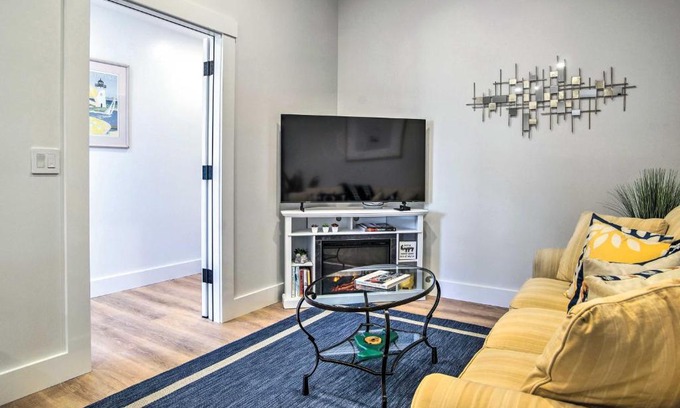 Lagoon Heights Apartment | Modern Apt Near Marthas Vineyard Beaches!