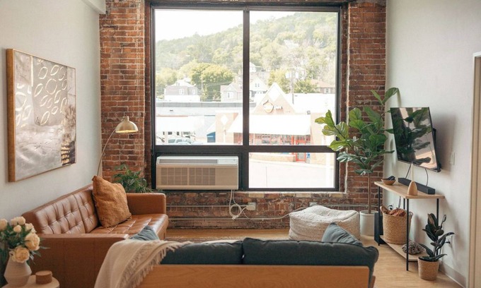 Duluth Apartment | Modern Apt w/Gym, Elevator, Coffee Shop | 222
