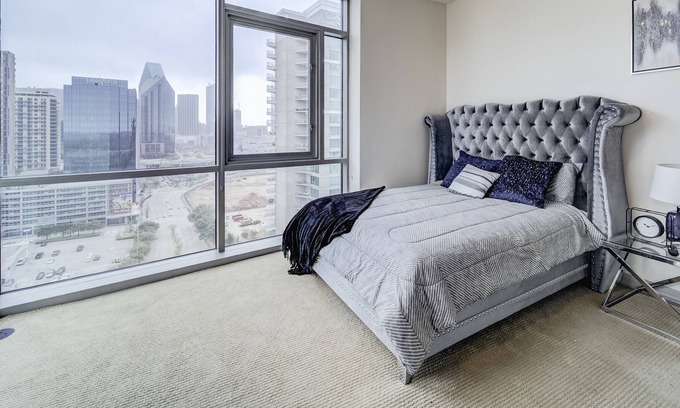 Uptown Apartment | Modern Apt with Amazing Views of Donwtown Dallas
