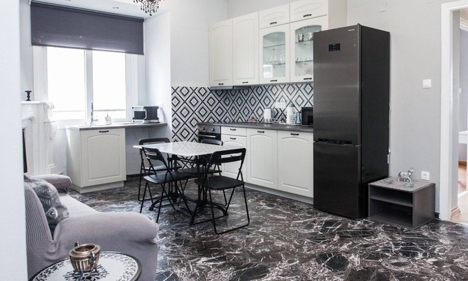 Galatsi Apartment | Modern apt with Increbilbe Athens Views