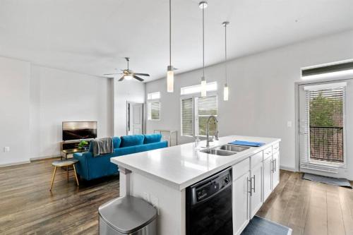 Montopolis Apartment | Modern Austin 2BR 2B Apt with Pool Parking & WIFI