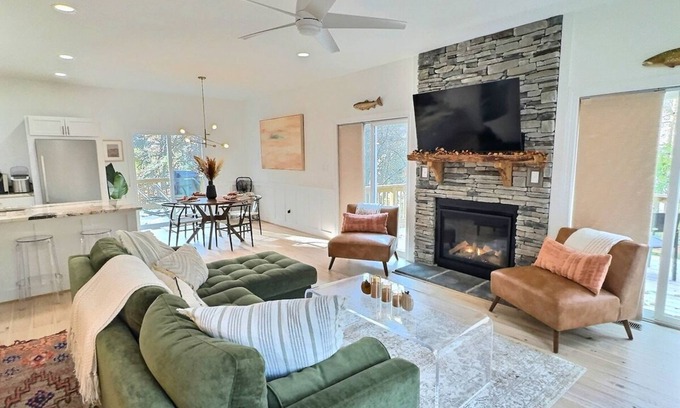 Boone House | Modern Blowing Rock River House-Hammock & Hot Tub