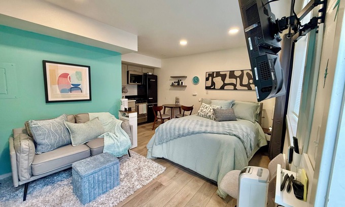 Sellwood-Moreland Apartment | Modern-Boho Studio with Private Zen Patio – Sellwood, Portland