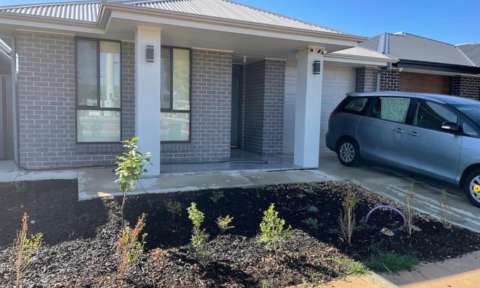 Munno Para House | Modern Brand New 4BR Family Home Walkable to Shops