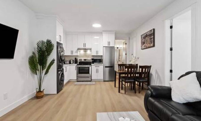 Surrey House | Modern Brand New suite