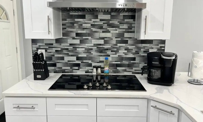 Brandon House | Modern Brandon Serene Escape