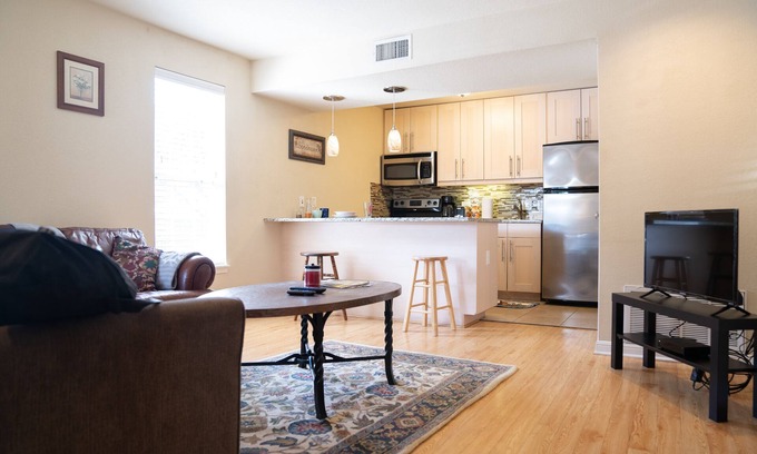 Allandale Condo | Modern Bright Condo with Washer inside, self check-in, gr8 location, quiet