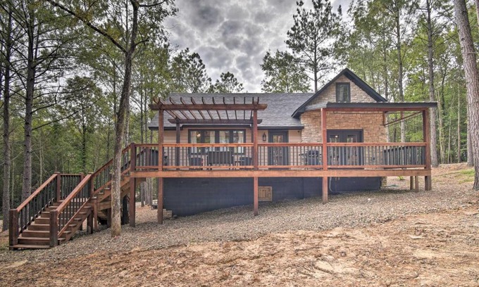 Broken Bow House | Modern Broken Bow Cabin Large Deck, BBQ and Pergola
