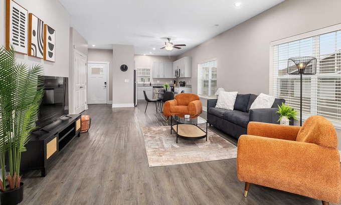 Grandville Condo | Modern Build 4BR 4BA Two Condo w Patio and Garage