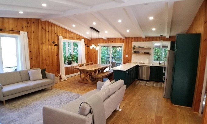 Sainte-Agathe-des-Monts Ski Chalet | Modern rustic chalet nestled in the woods