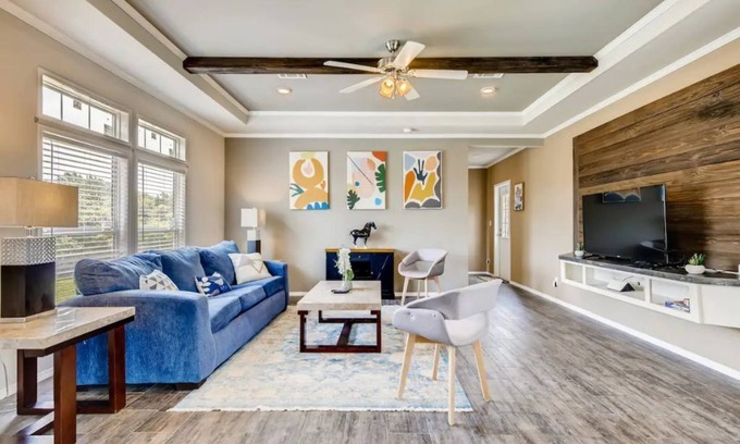 Dripping Springs Cabin | Modern Cabin- 8 acres Ranch - near Venues & Breweries