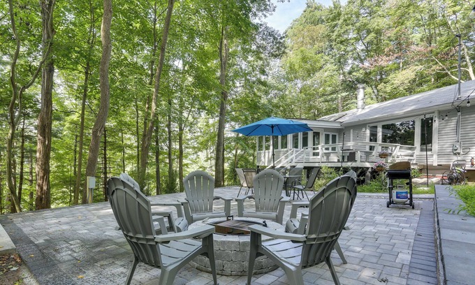 Sparrow Bush Cabin | Modern Cabin Retreat, 4 Mi to Delaware River!