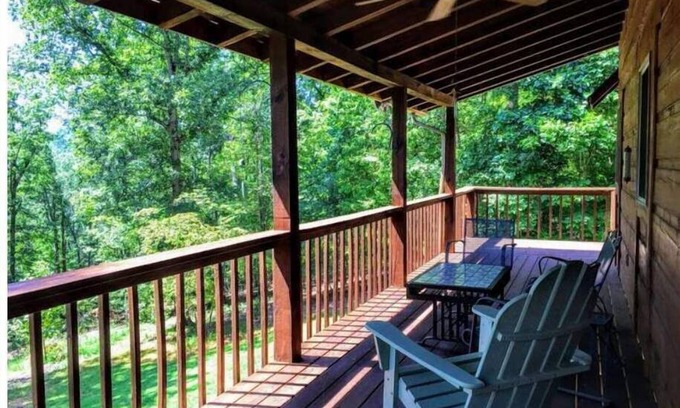 Faber Cabin | Modern Cabin; River! 13 acres! Hiking! Wineries!