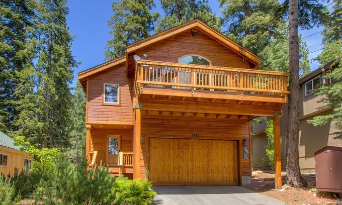Carnelian Bay House | Modern Cabin/Walk To Lake Tahoe/Access To All Tahoe Resorts