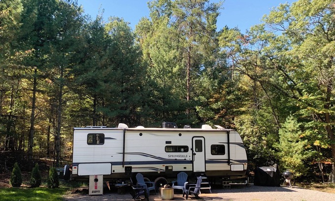 Lyndon Station RV Rental | Modern Camper - Castle Rock Lake - WI Dells - Boat Rental - Dog Friendly.