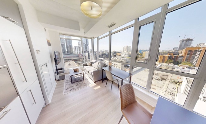 Downtown Toronto Apartment | Modern Central 2-BR Condo in DT Toronto