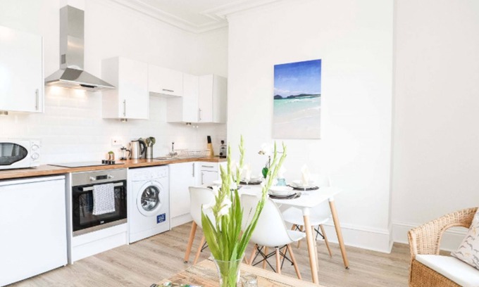Central Aberdeen Apartment | Modern Central Apartment
