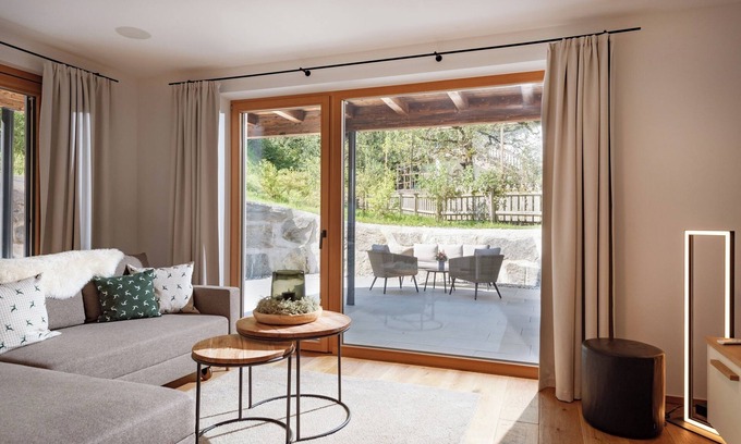 Kitzbuehel Apartment | Modern chalet with a spacious patio